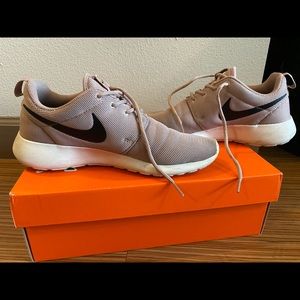 Nike Pink Roshe Tennis Shoes